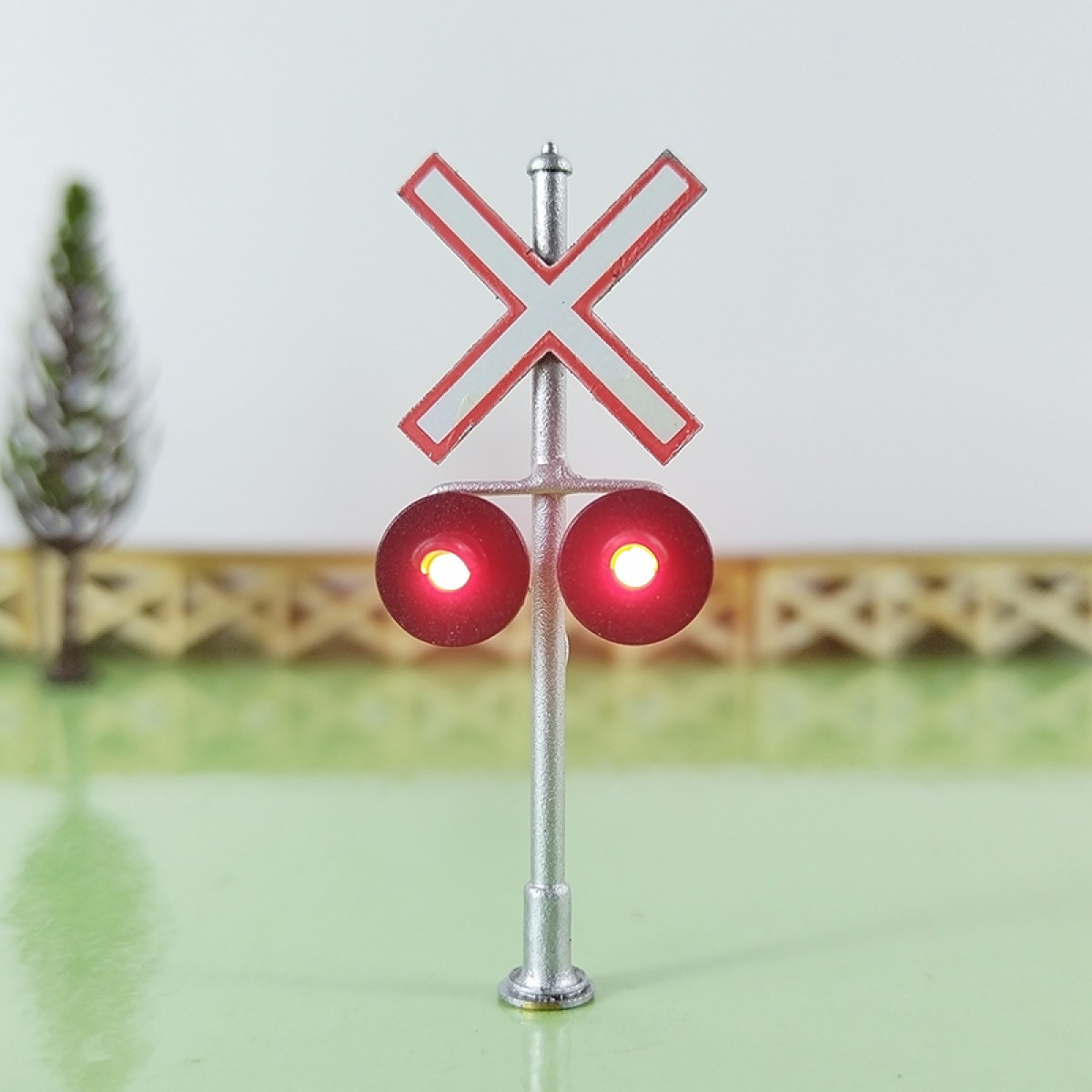 2 x HO scale Canadian railroad grade crossing signals LED made 2 targets #CCS20